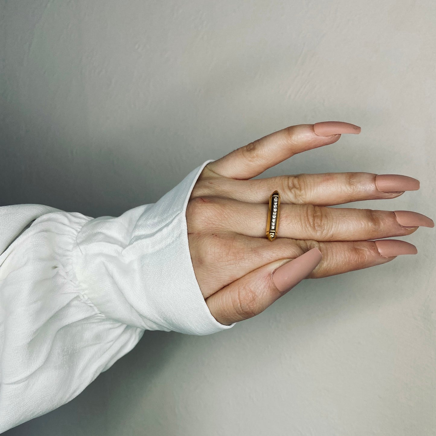 BELLA ring