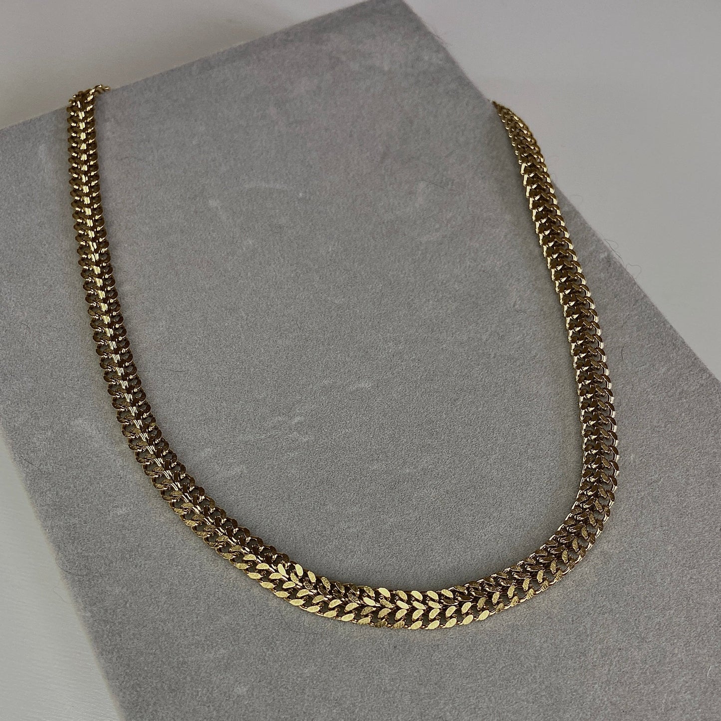 Collier MAY
