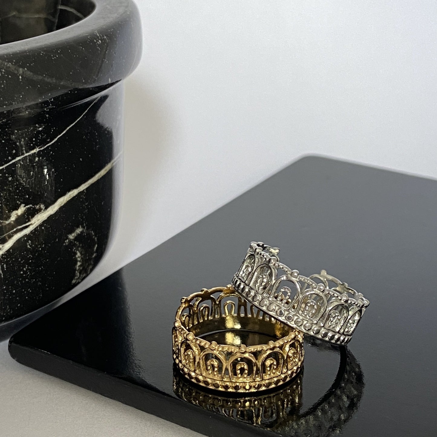 <transcy>MINA ring</transcy>