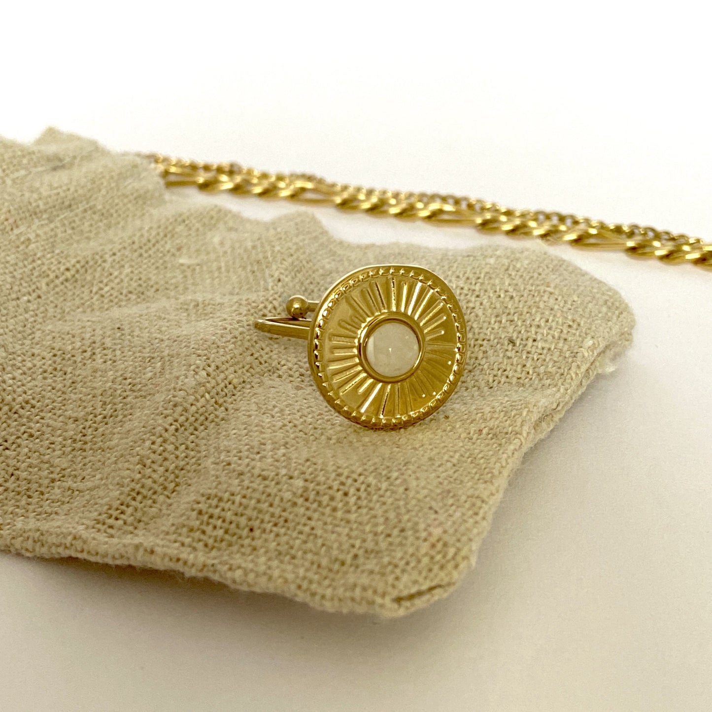 <transcy>LAURIE ring</transcy>